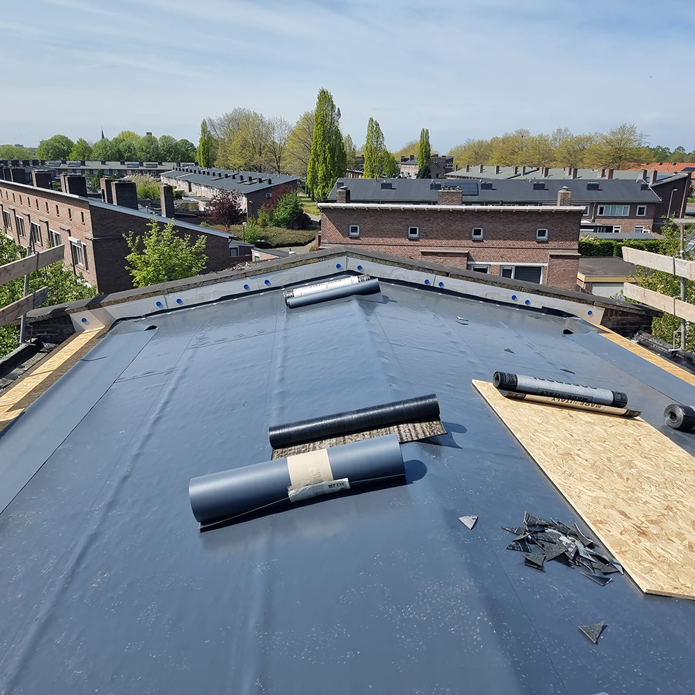 PVC daken Oss in combinatie met PV panelen – 250 m²
