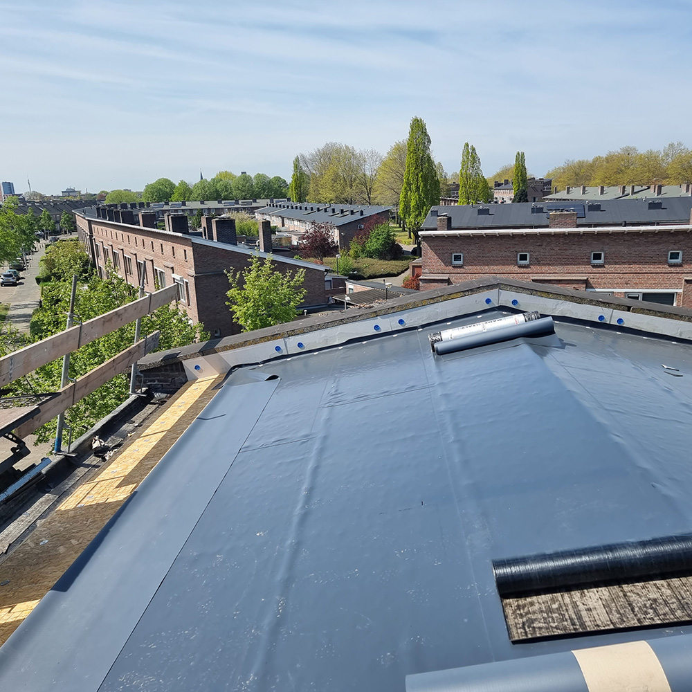 PVC daken Oss in combinatie met PV panelen – 250 m²