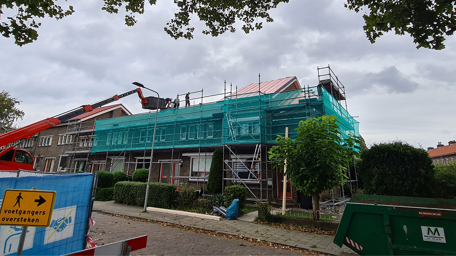 40 woningen renovatie hellende daken voor woningcorporatie