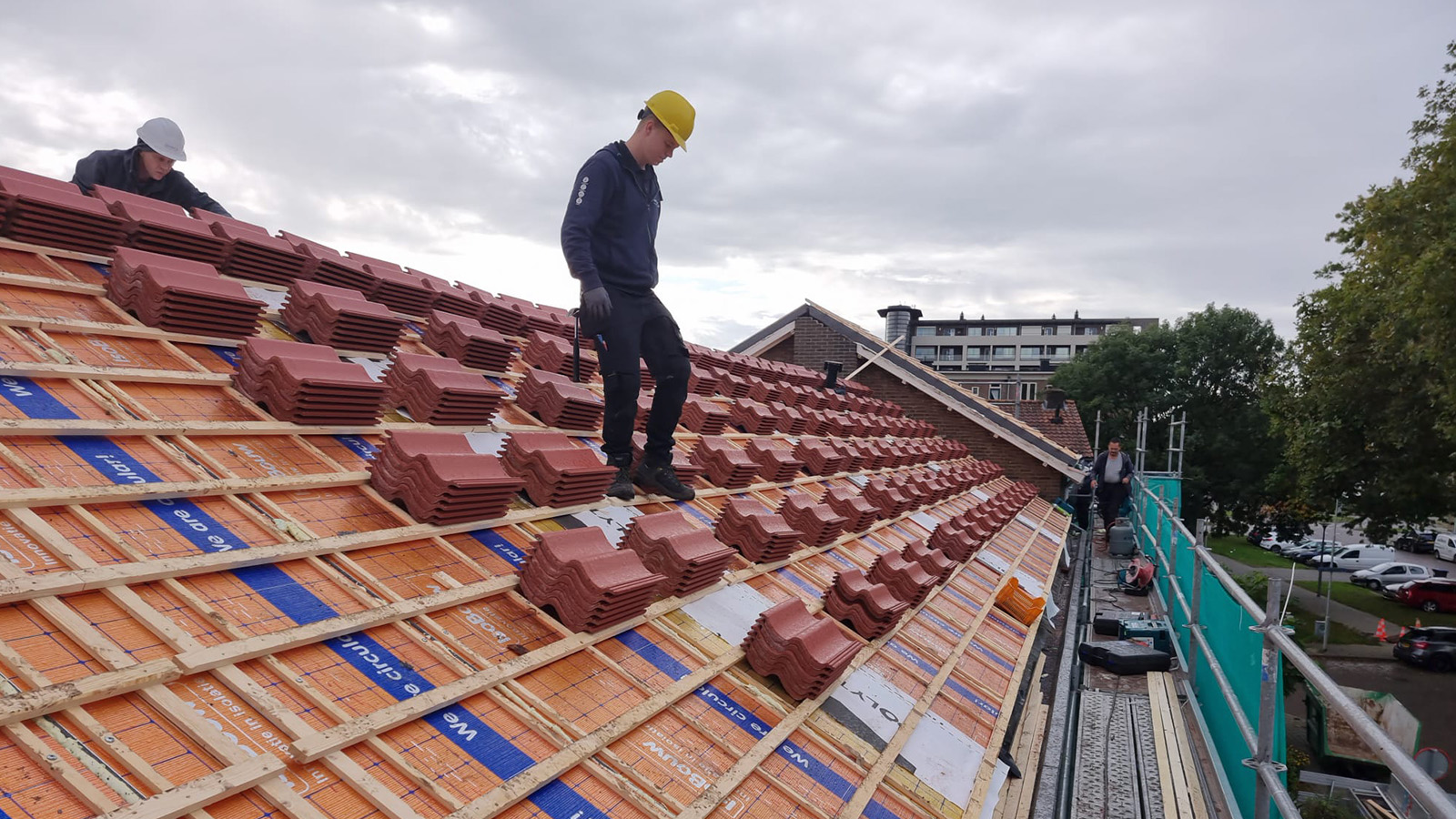 40 woningen renovatie hellende daken voor woningcorporatie