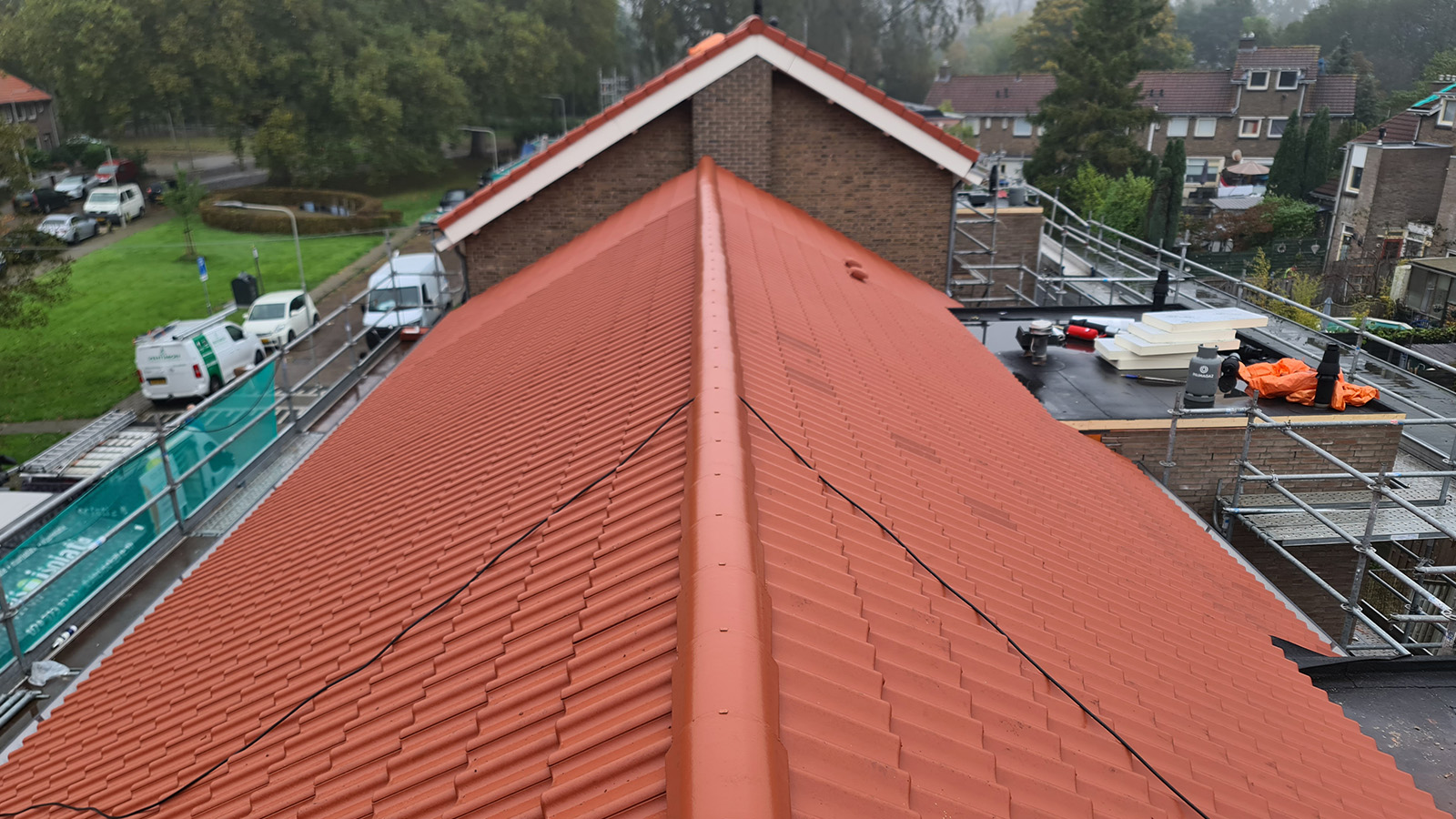40 woningen renovatie hellende daken voor woningcorporatie