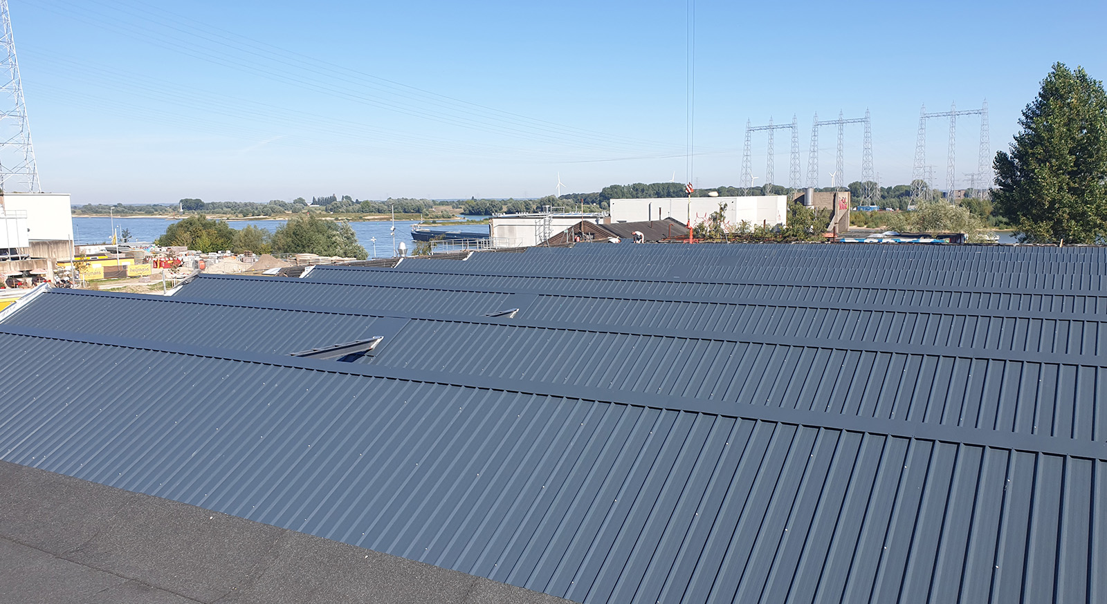 Dakrenovatie compleet Waalhalla - 2500 m²