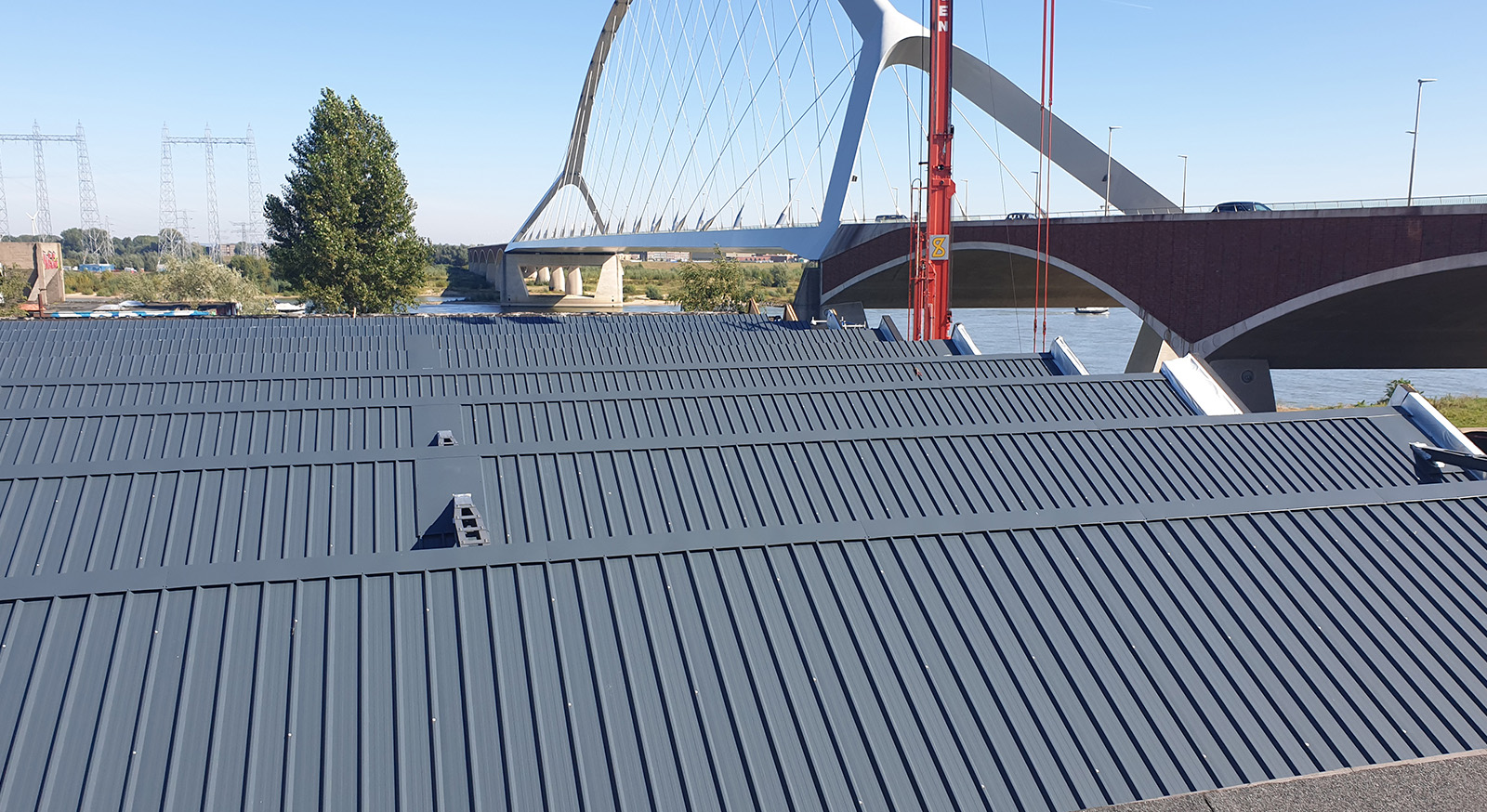 Dakrenovatie compleet Waalhalla - 2500 m²